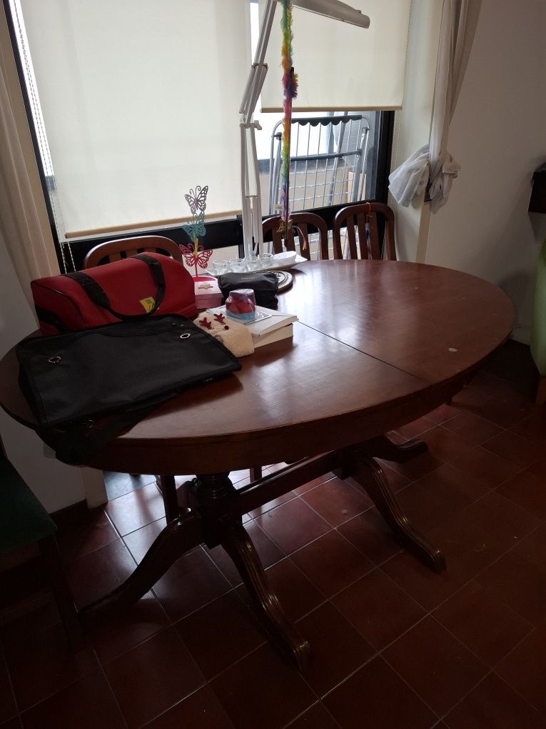 Mesa de sala + 6 cadeiras