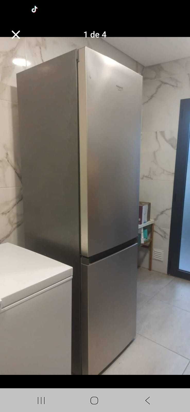 Frigorífico COMBINADO,  independiente Hotpoint: Libre de hielo.