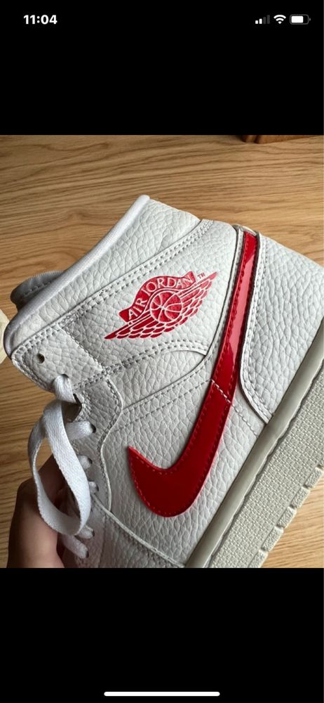 Jordan 1 mid university red