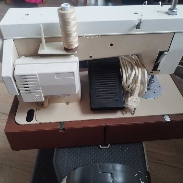 Maszyna do szycia Łucznik 726. Komplet.
