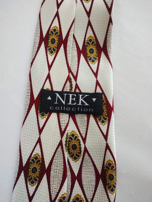 Krawat w pawie oczka