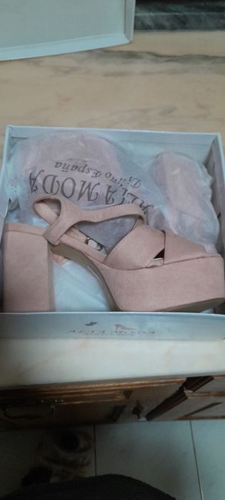 Sandalias tacao alto novas 40