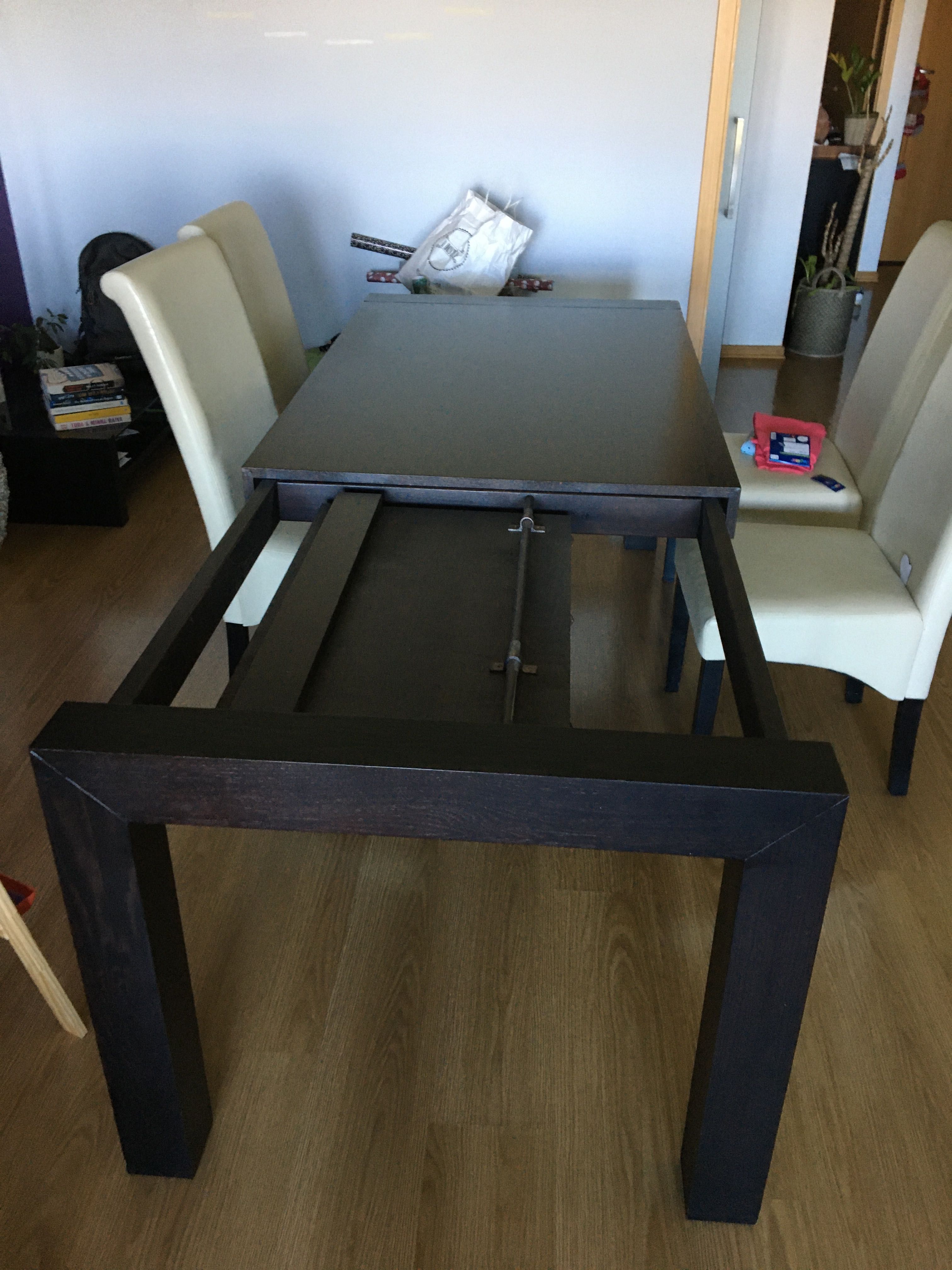 Mesa de Jantar e Cadeiras