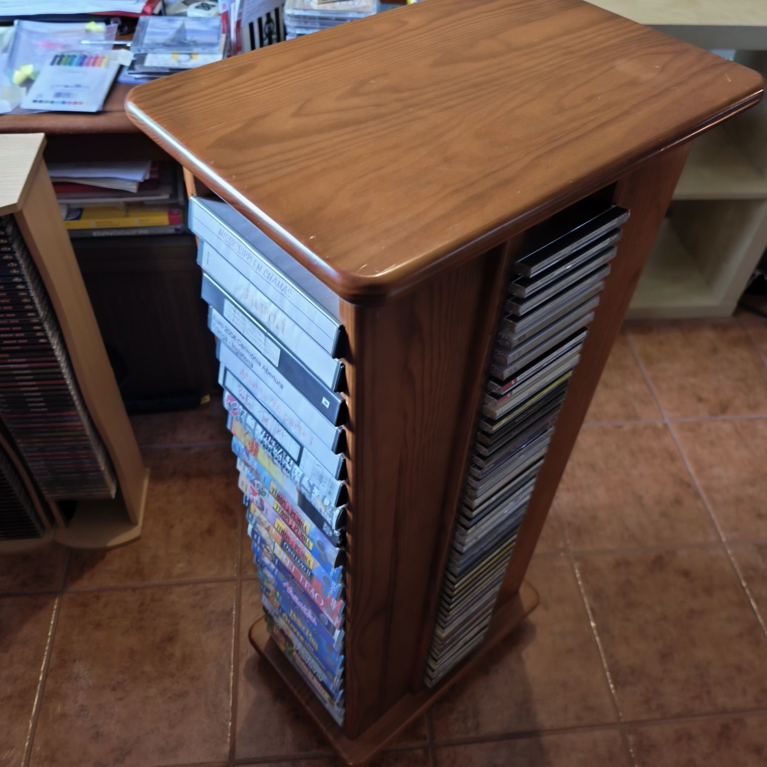 Móvel para CDs e Cassetes VHS