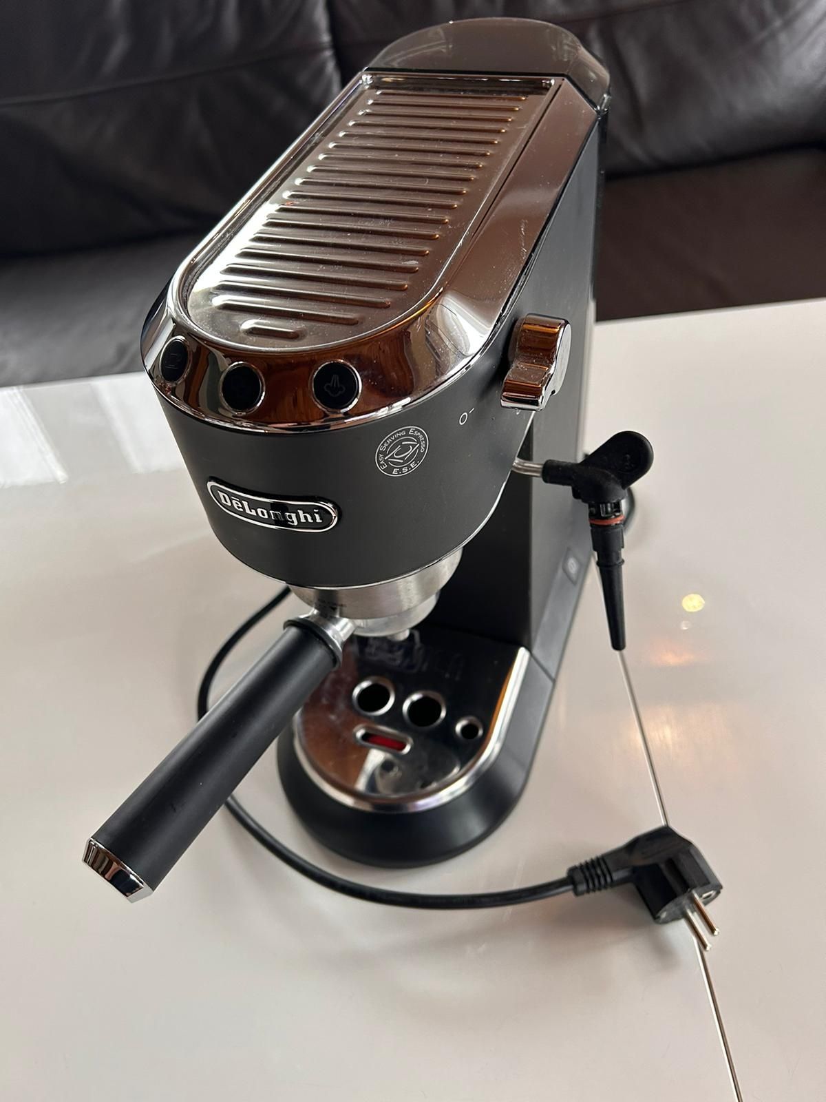 Ekspres kolbowy DeLonghi