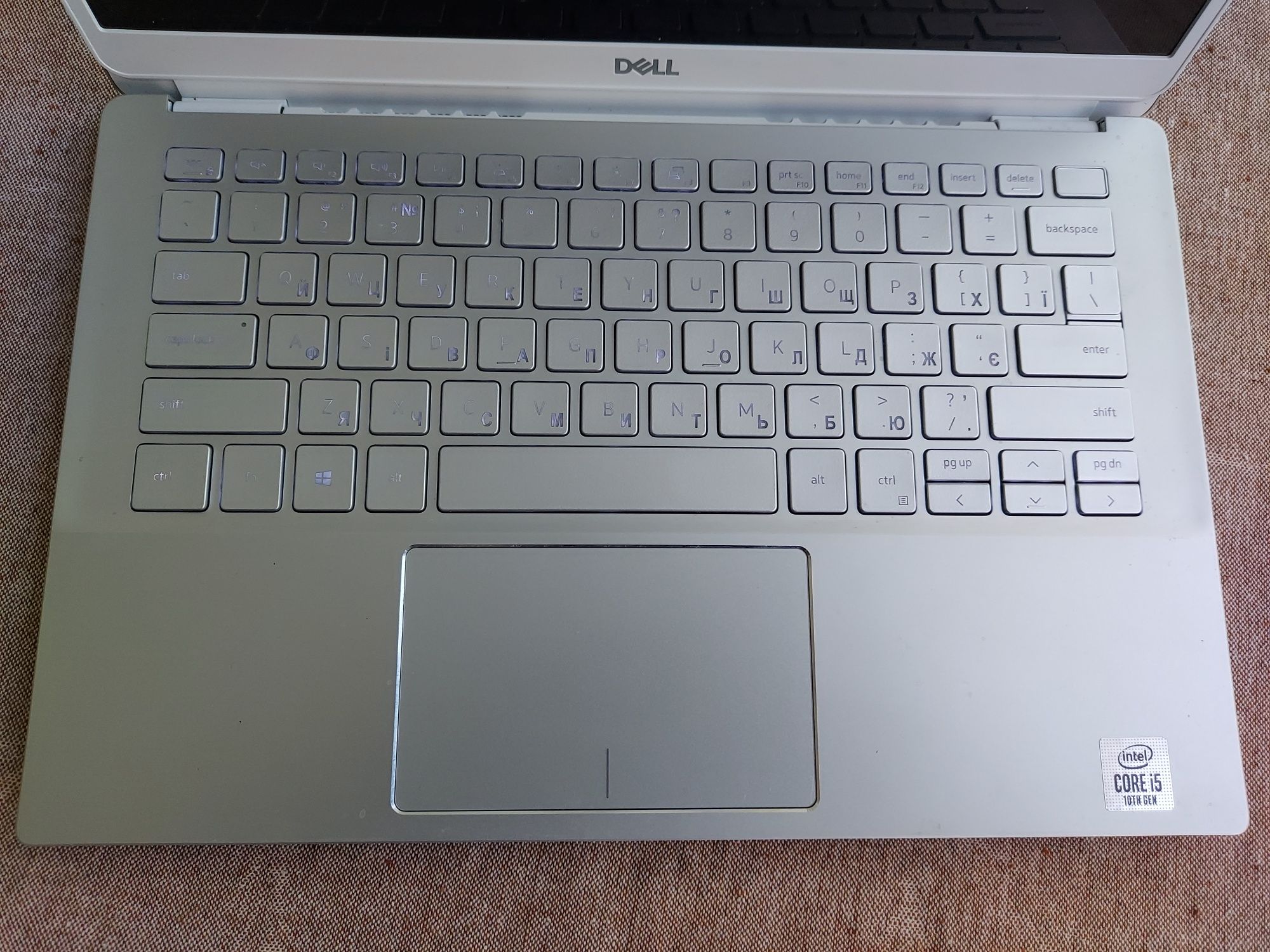 Маленький монстр DELL 5391 - i5-10210U, IPS, 8/128