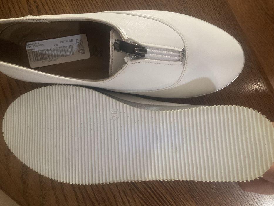 Балетки, туфлі, кеди