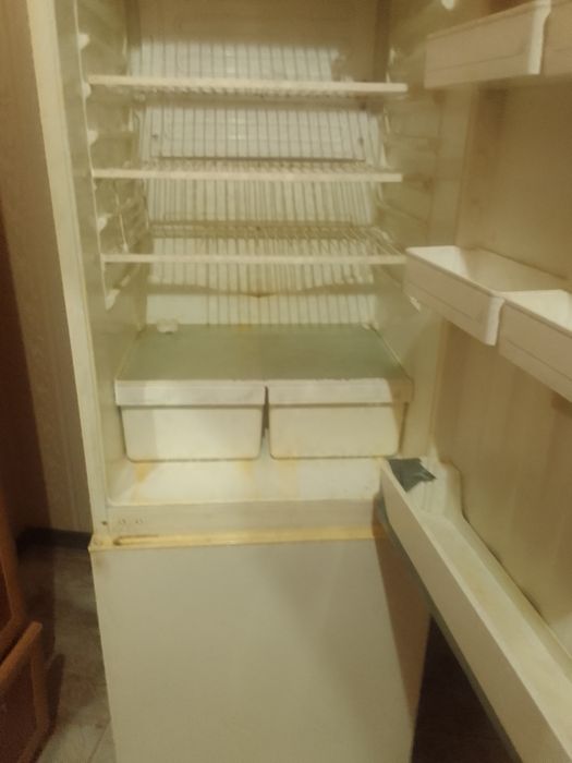 Продам холодильник Каликс