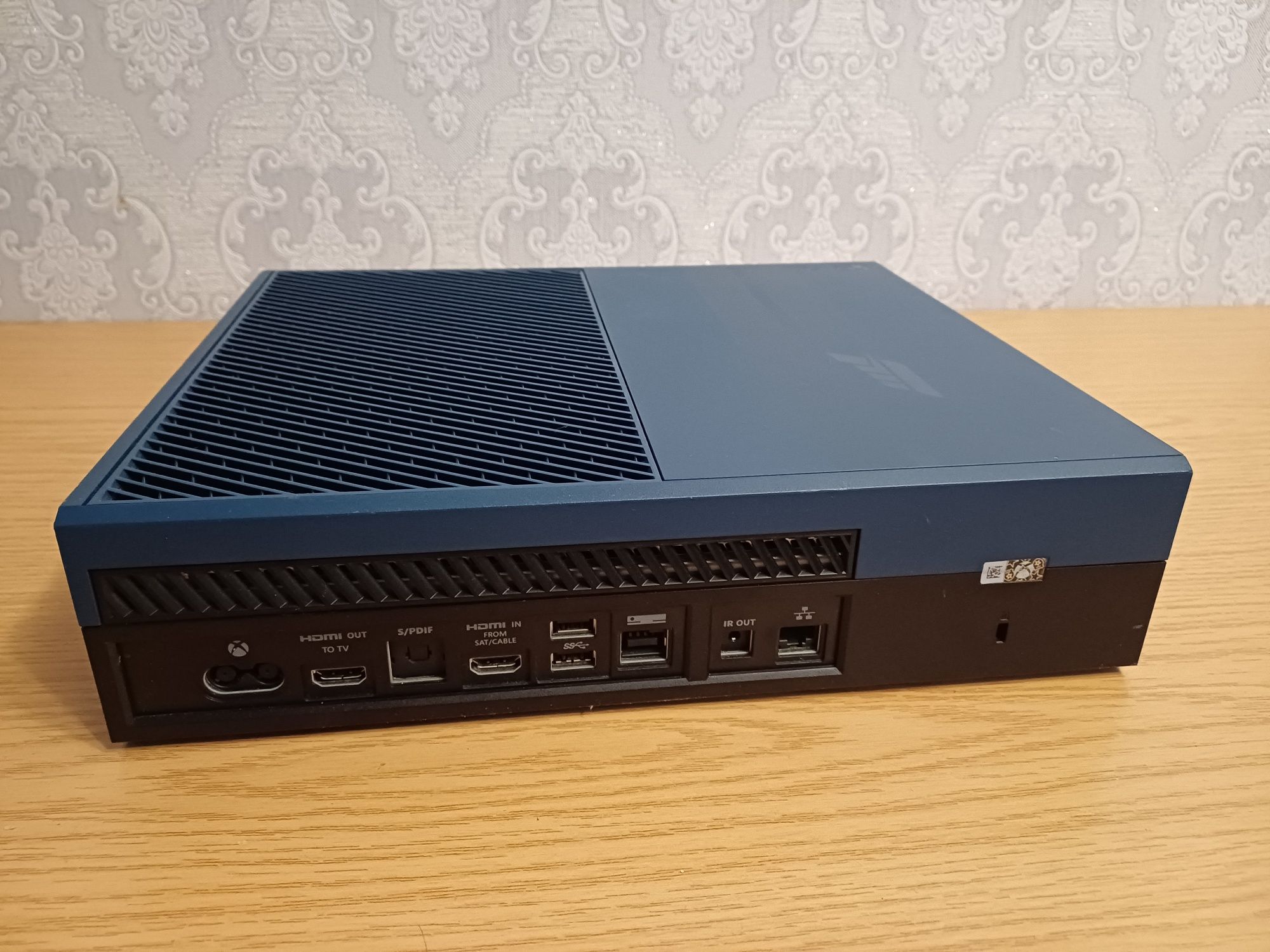 Продам приставку xbox one  console