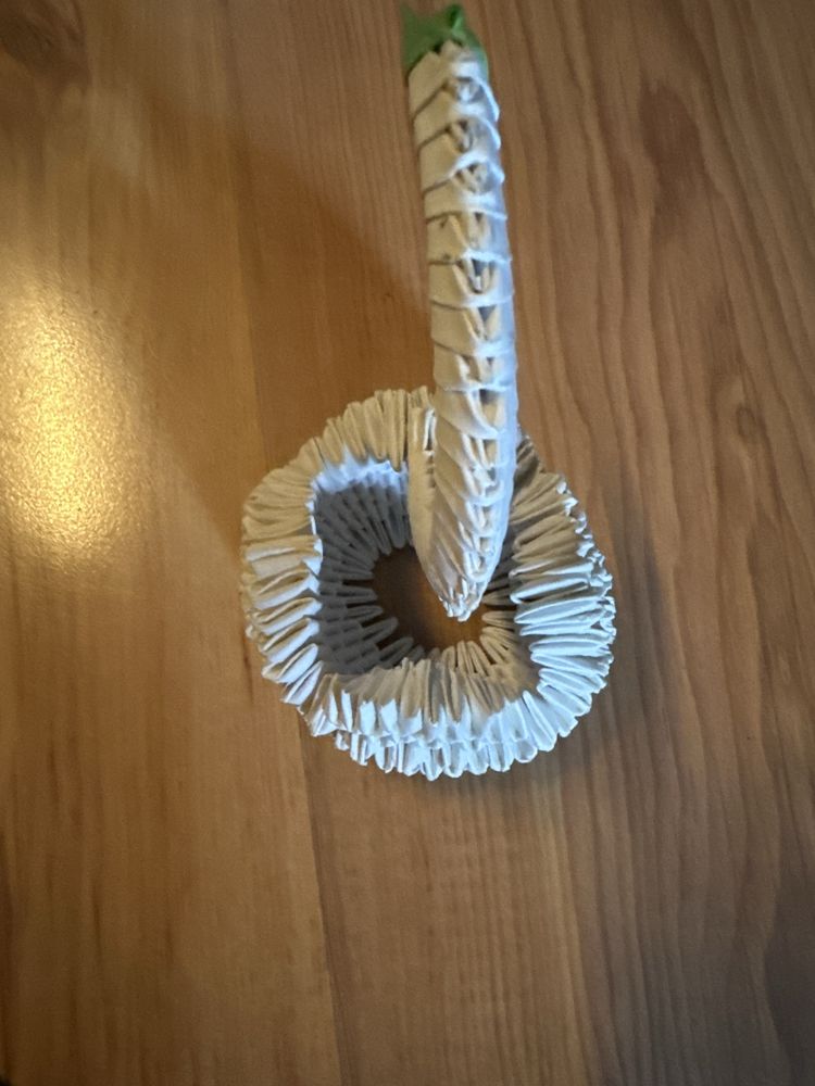 Mały łabądz origami biały