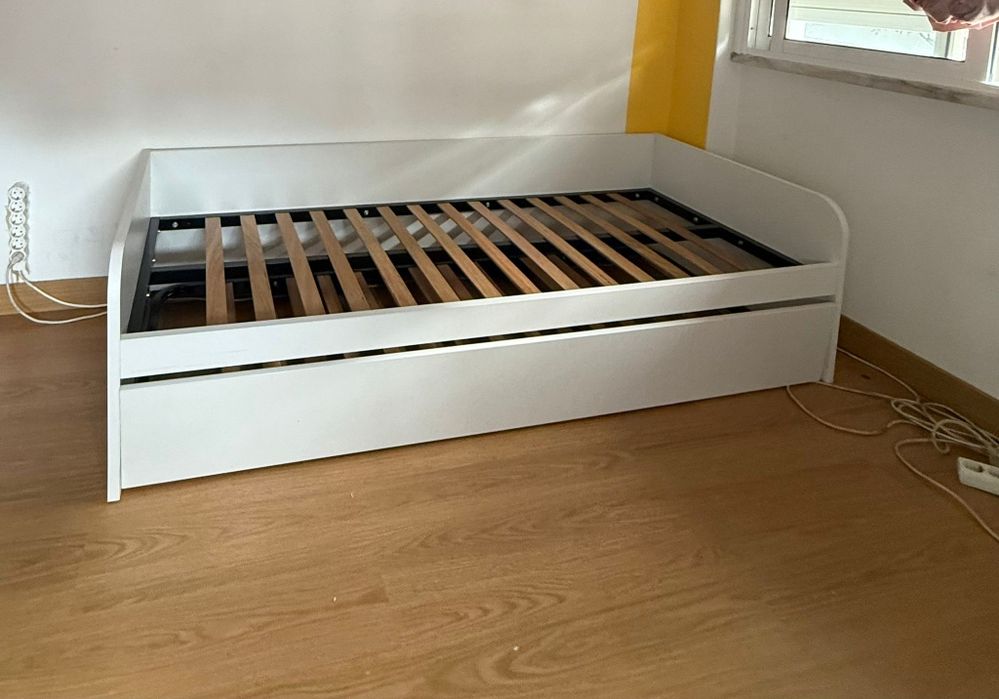 Cama 80×190 múltipla  semi nova bem conservada  e já tem os colchões