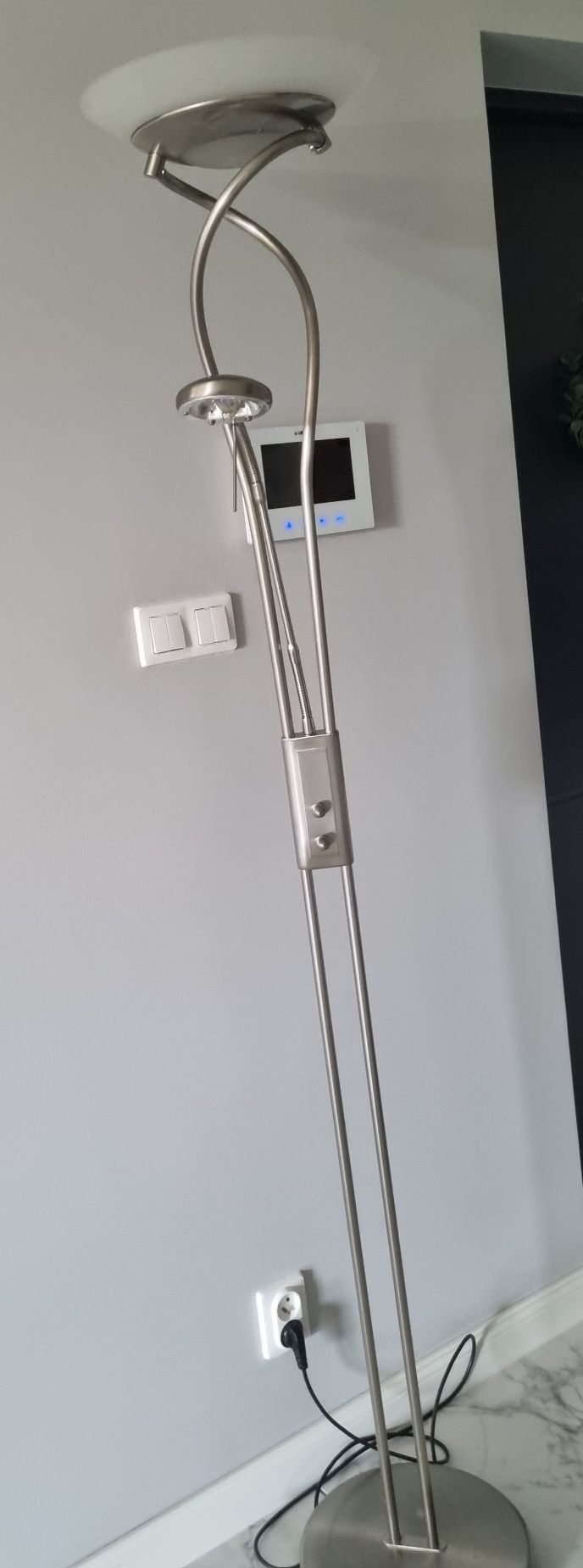Lampa podłogowa stojąca