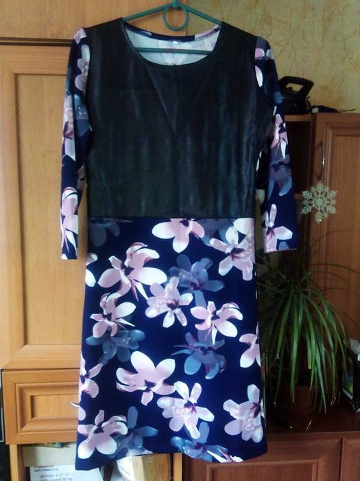 Сукня в квітковий принт, зі шкіряною вставкою