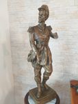 Figura żołnierza z brązu