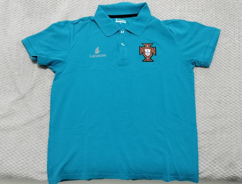 Polo azul LACATONI com símbolo da FPF