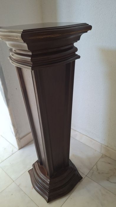 Coluna Decorativa de Madeira