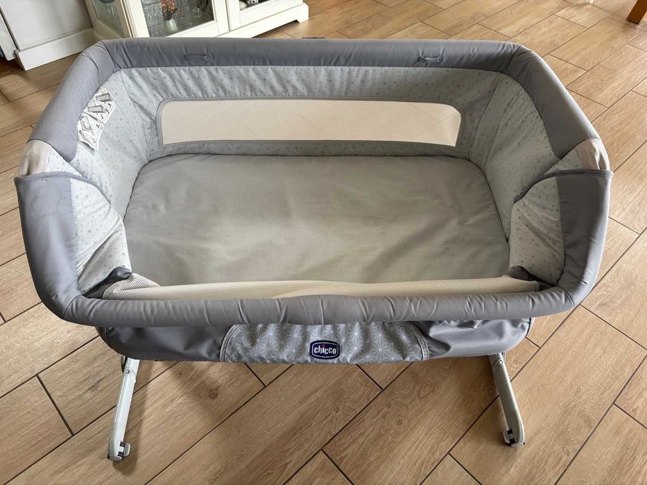 Dostawka do łóżka Chicco Next2Me Dream z funkcją kołyski