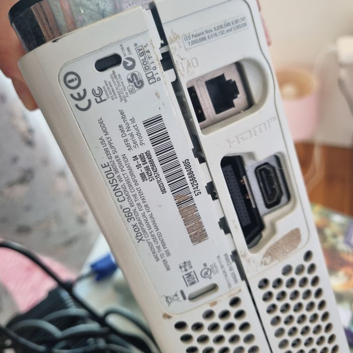 Xbox 360 120BG com 4 jogos e comando original em