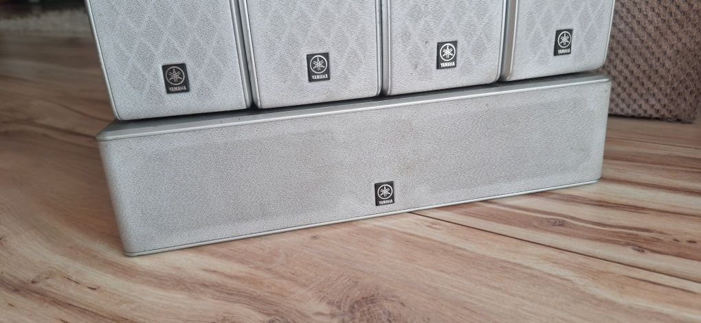 Głośniki Yamaha 4 plus centralny 30W srebrne