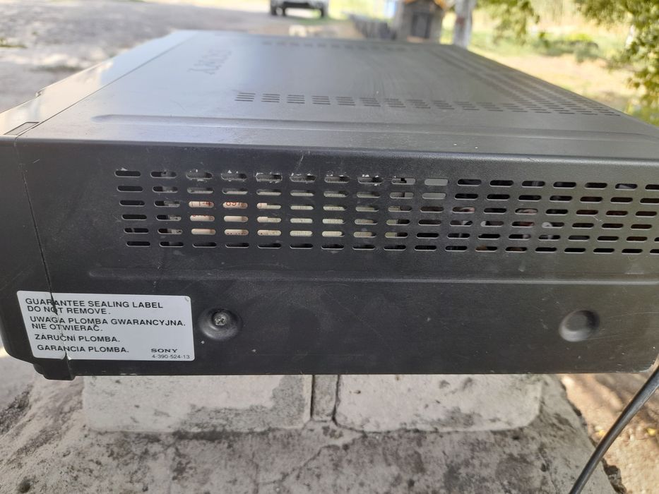 Відеомагнітофон SONI