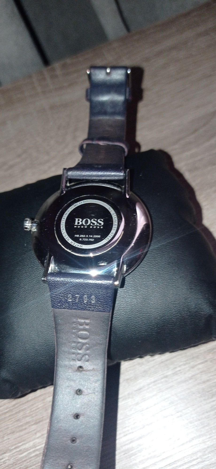 Часы Hugo Boss женские с камнями Сваровски