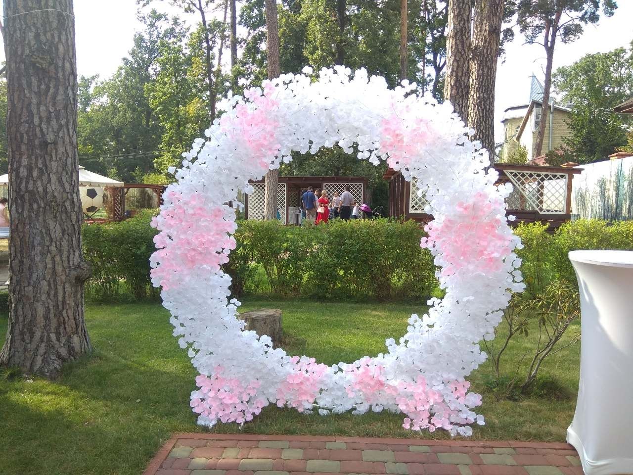 Акция! Арка круглая искусственные лепестки роз на свадьбу
