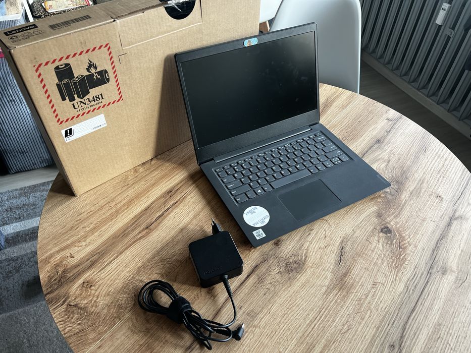 Laptop lenowo V14-IIL