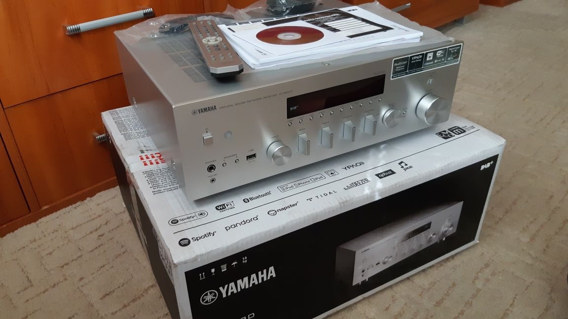 Yamaha Wzmacniacz Amplituner RN803D