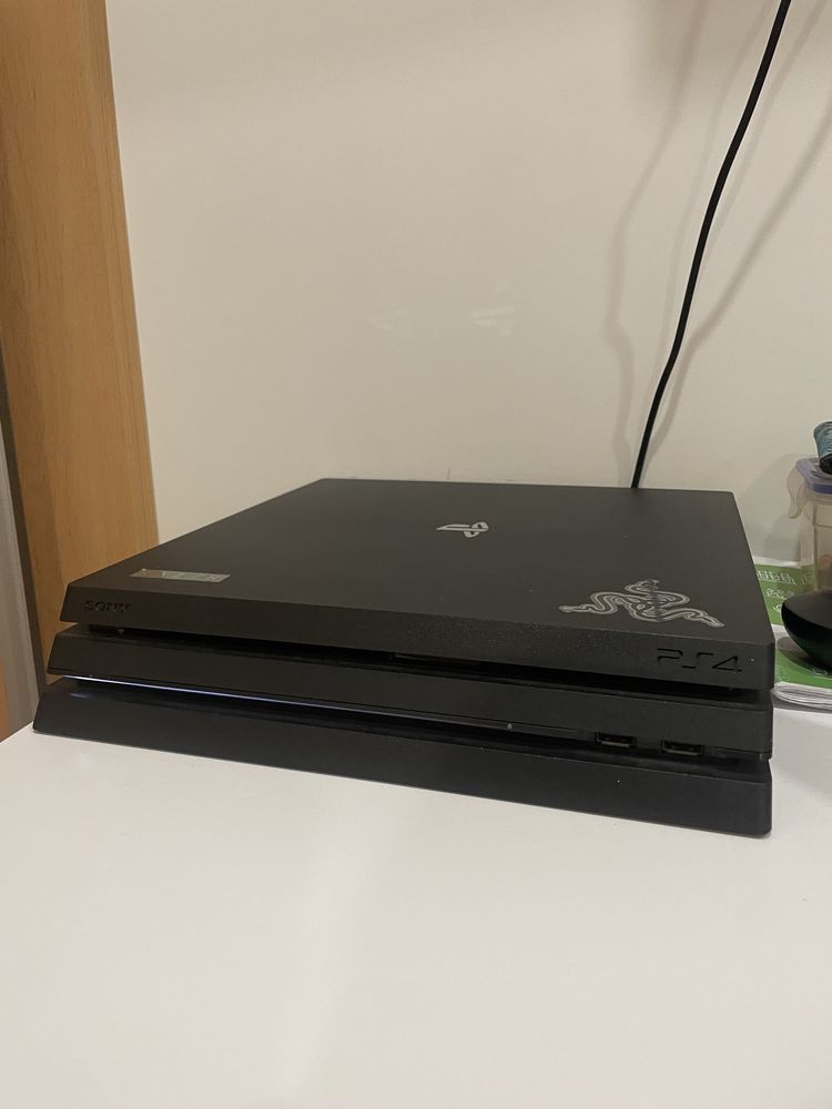 Ps4 Pro-1tb com comando para venda  ou troca(ps5)