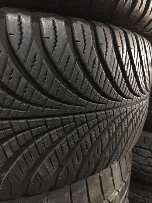 Щины б/у всезенные  235/55-R17 Goodyear Vector 4S -Как новые