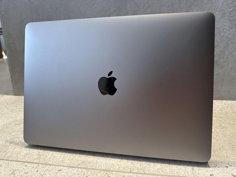 Apple Macbook Air 13’ 2018 intel i5 16gb 512gb SSD Space Grey чорний