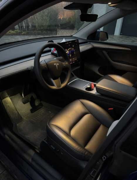 Tesla Y Long Range AWD 2022 року