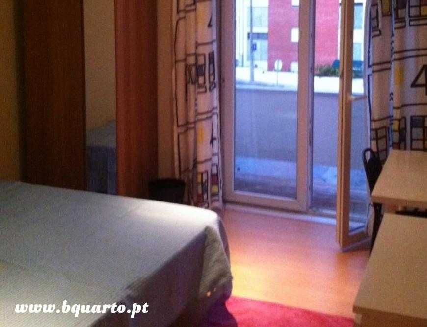 Arrenda-se quarto junto à FEUC, Miguel Torga, HUC