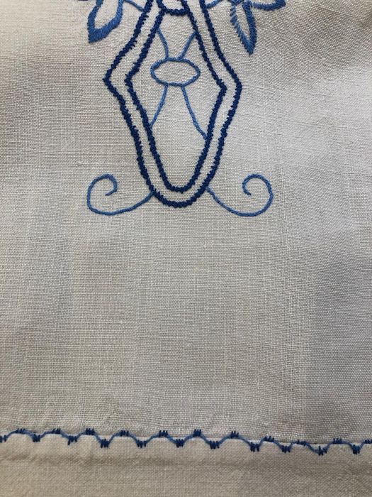 Toalha em Linho caseiro bordado á mão