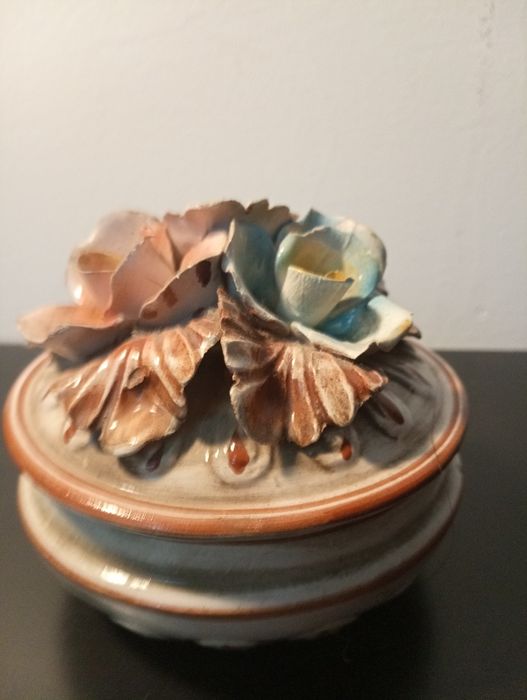 Antigo porta joias Porcelana estilo Capodimonte - vintage - Como novo!