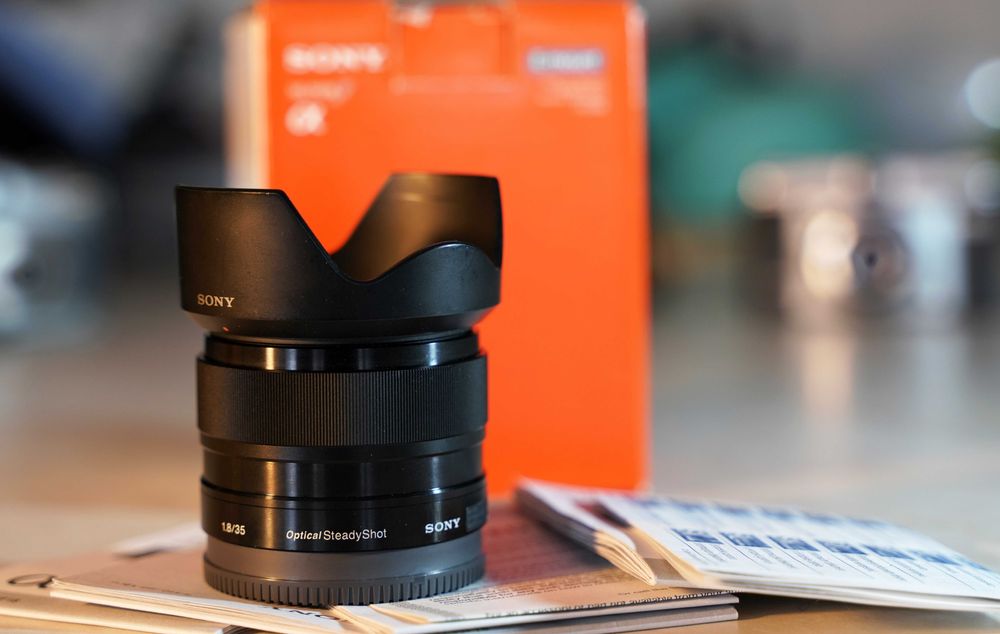 Продам Sony SEL35F18