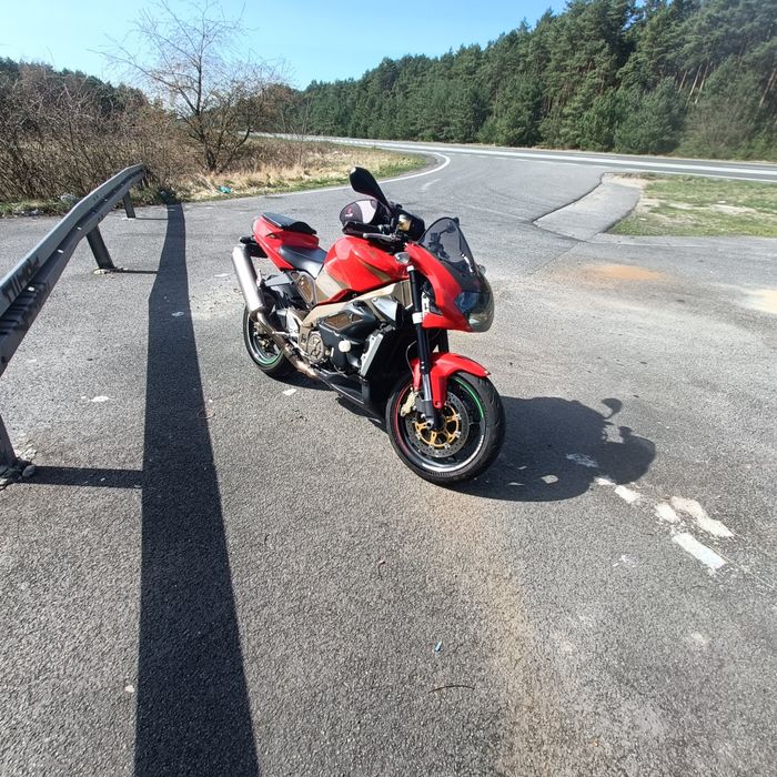 Sprzedam  Aprilia Tuono Rsv 1000  w stanie idealny