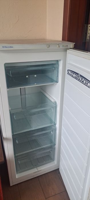 Морозильна камера Електролюкс б/у,  капельної системи,  125х55х65 см