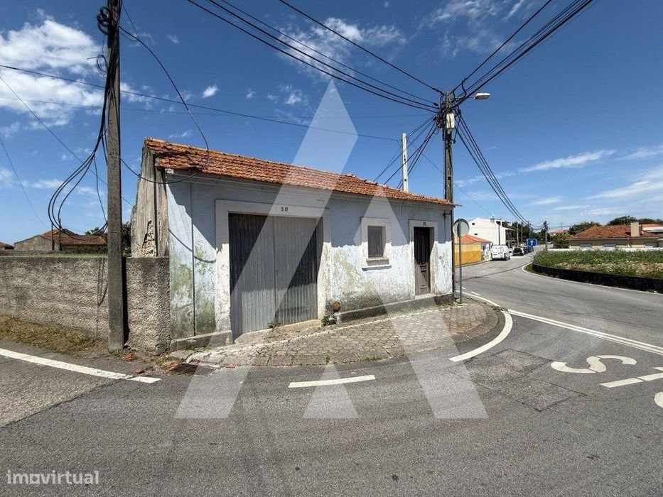 Moradia T2 térrea no Bonsucesso, com terreno para construção de dua...