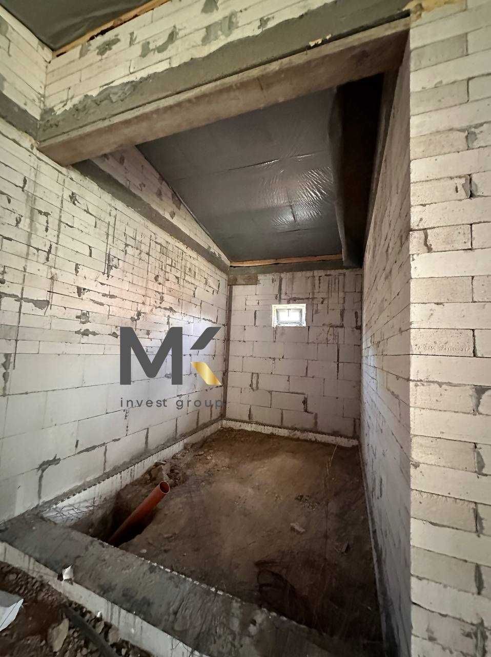 Будинок в мальовничому місці біля лісу .