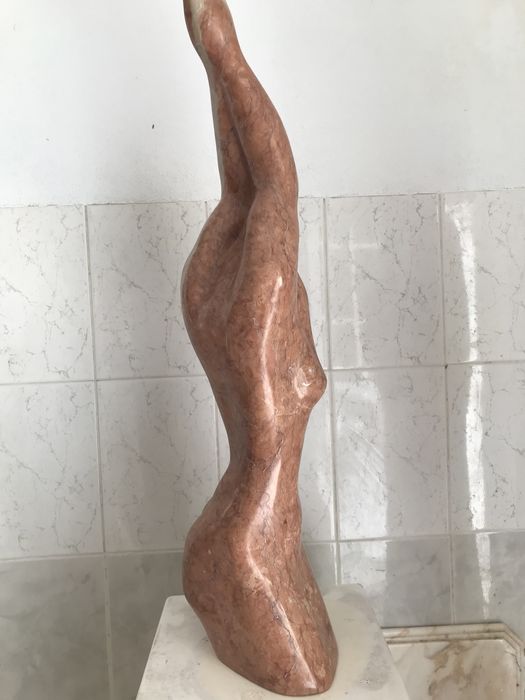 Escultura em mármore