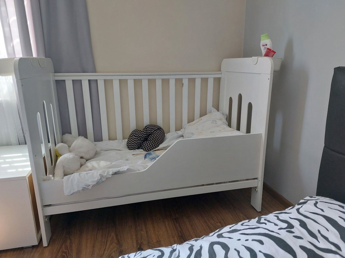 Łóżeczko niemowlęce z szufladą i materacem