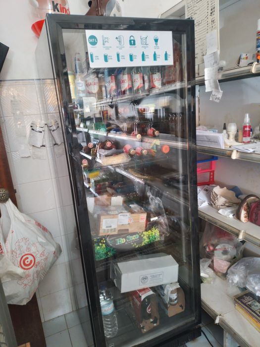 Vende-se expositor frigorífico vertical