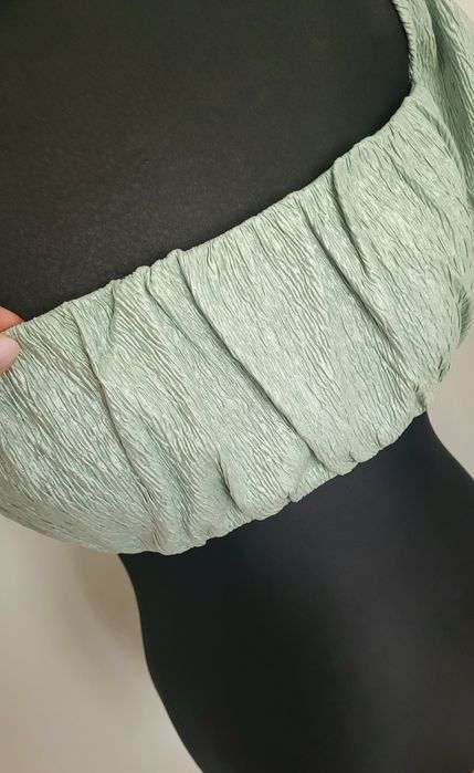 Nowy modny top teksturowy z kwadratowym dekoltem i bufiastymi rękawami