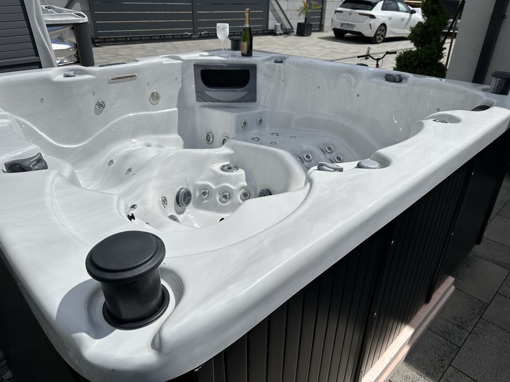 Jacuzzi Całoroczne – Duże, Luksusowe, Mega Wypas !!! BubbleSpa !!!
