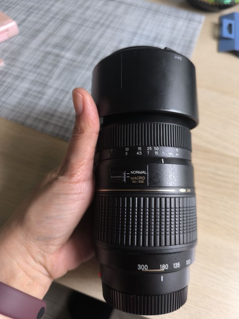 Lente TAMRON AF 70-300mm F/4-5.6 Di LD MACRO 1:2