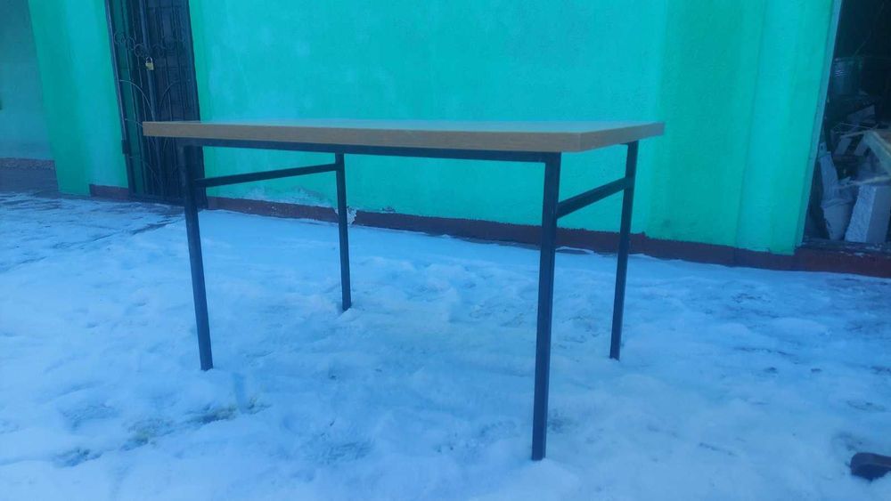 Стіл та стілець з спинкою, м'який