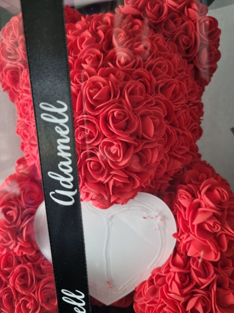Miś z róż w pudełku 40 cm z miejscem na swoje zdjęcie