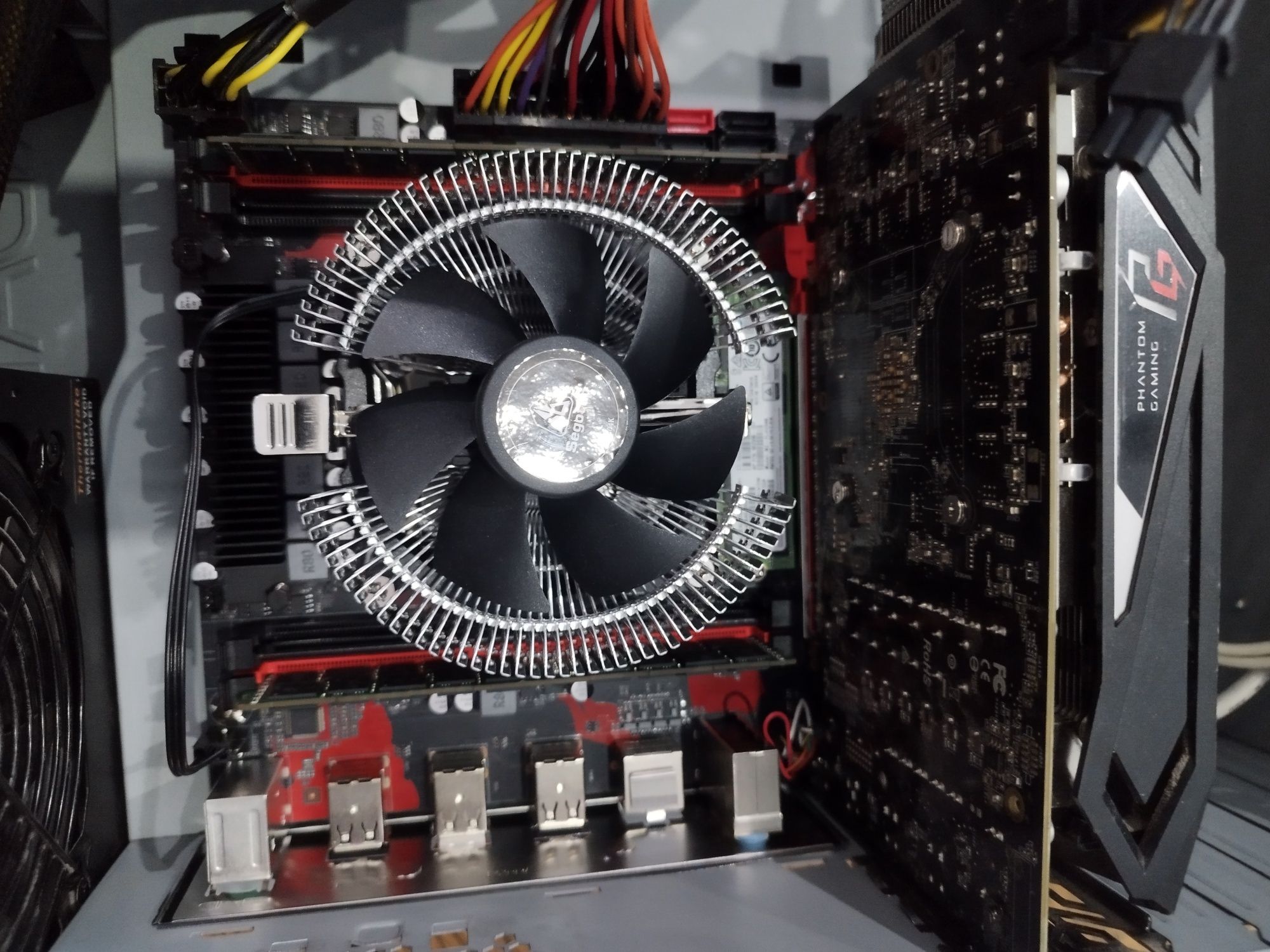 Komputer Xenon i7  16x 2,6GHz.