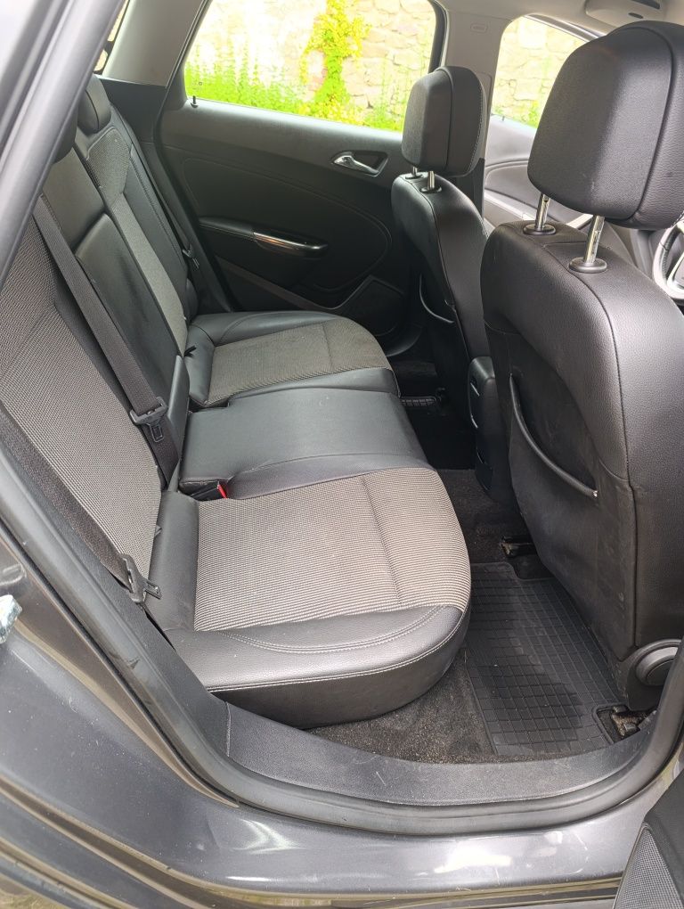Opel Astra COSMO 2012r. Bezwypadkowy,  bi-xenon, stan bdb